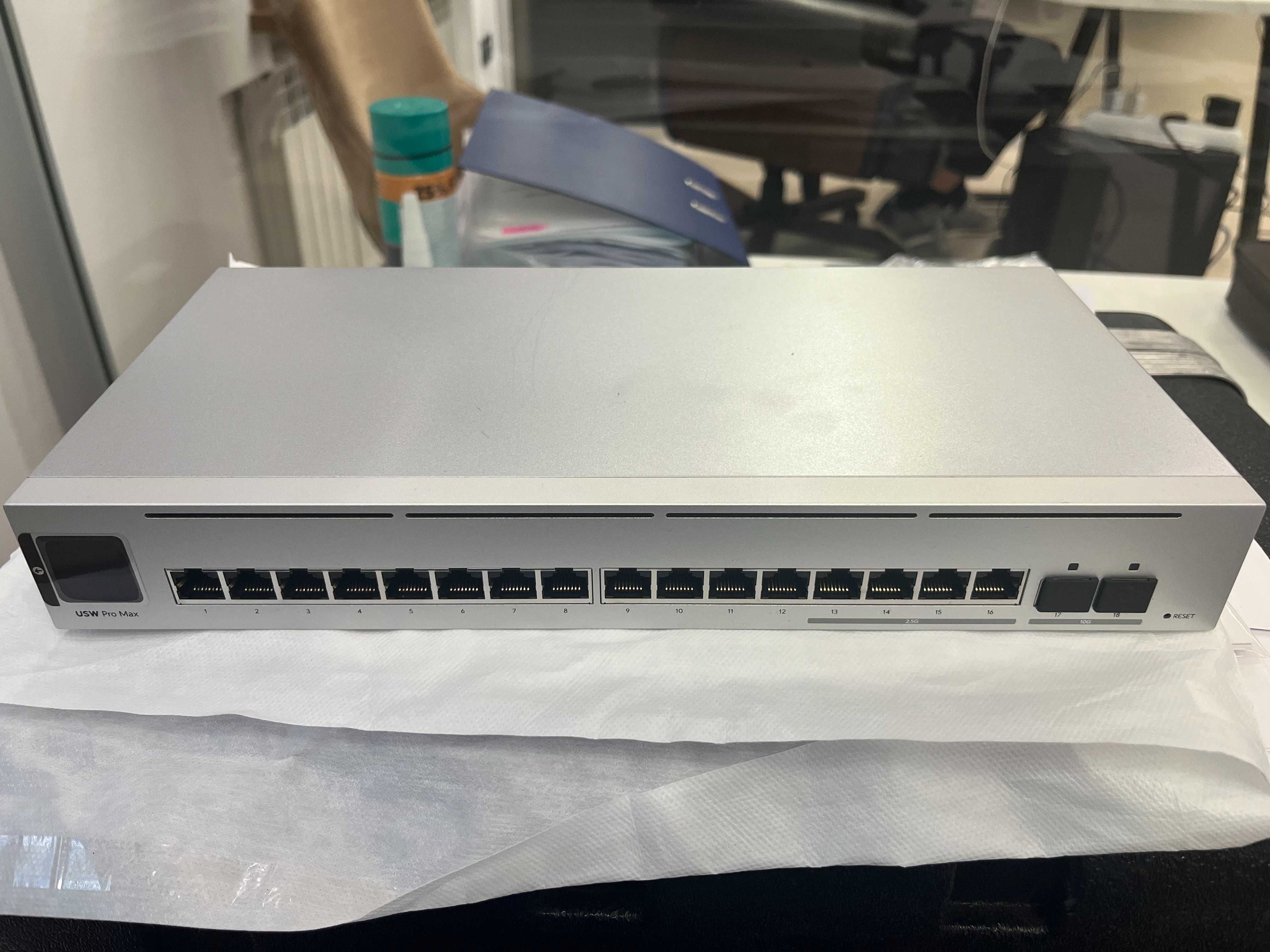 Сетевой, управляемый  коммутатор Ubiquiti USW-Pro-Max-16