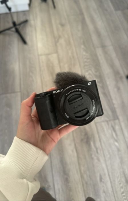 Продам новую камеру Sony ZV-E10 (не использовалась)