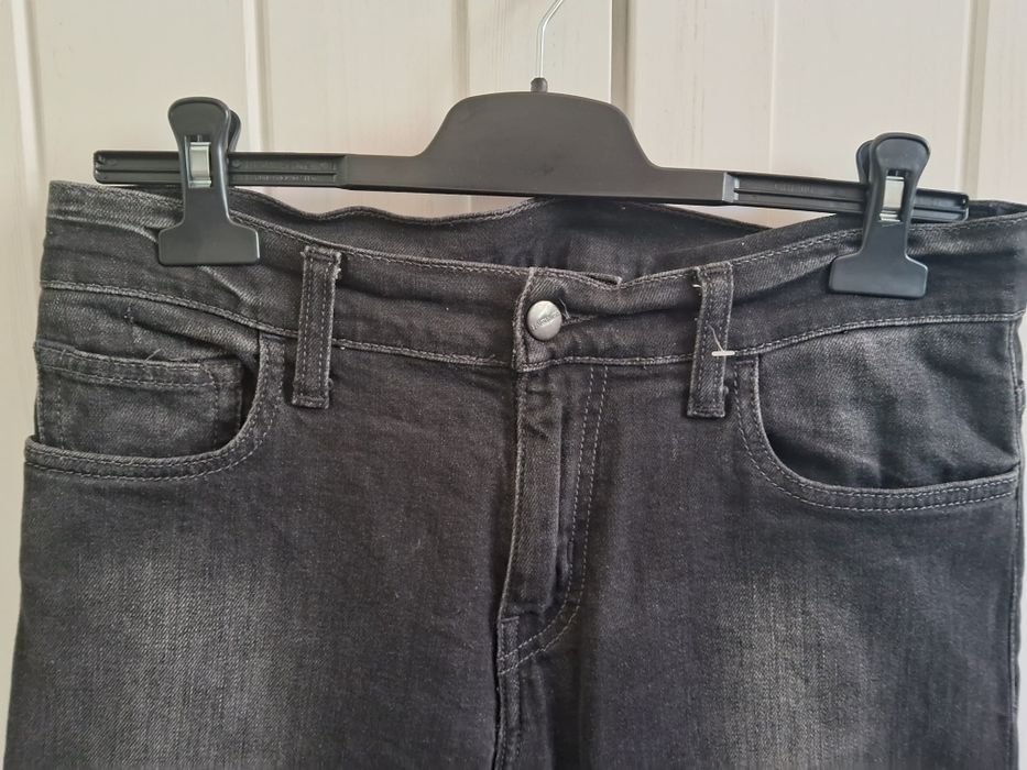 Blugi Carharrt size 28