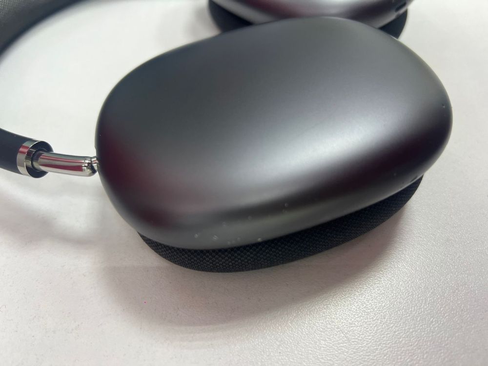 AirPods Max lightning (p25)