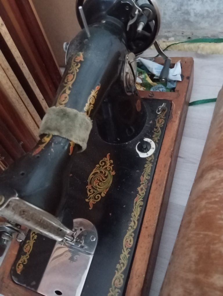 Продам швейную машинку