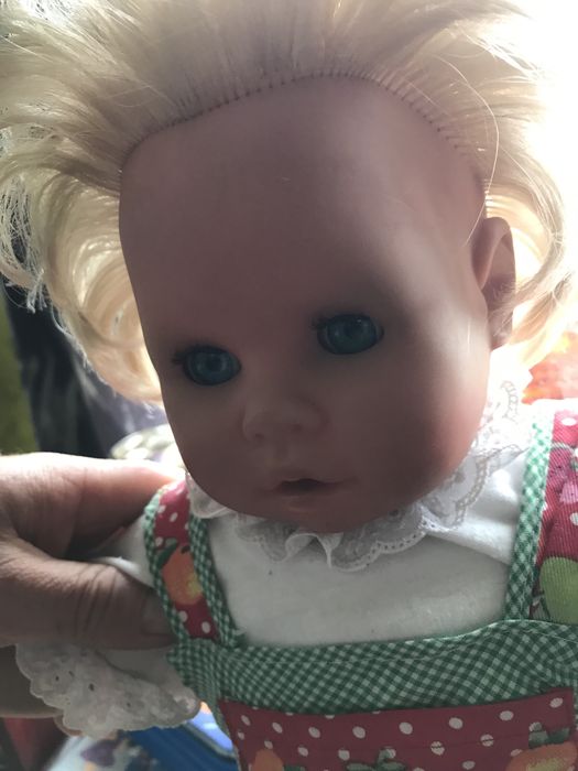 Papusi vechi si tablou