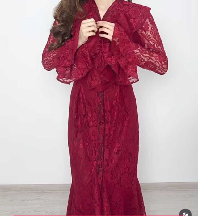 Продам платье гипюровое