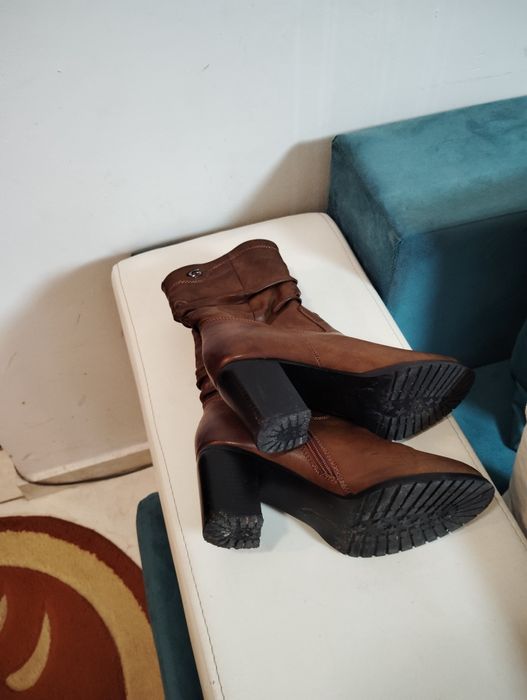 Vând botine de damă