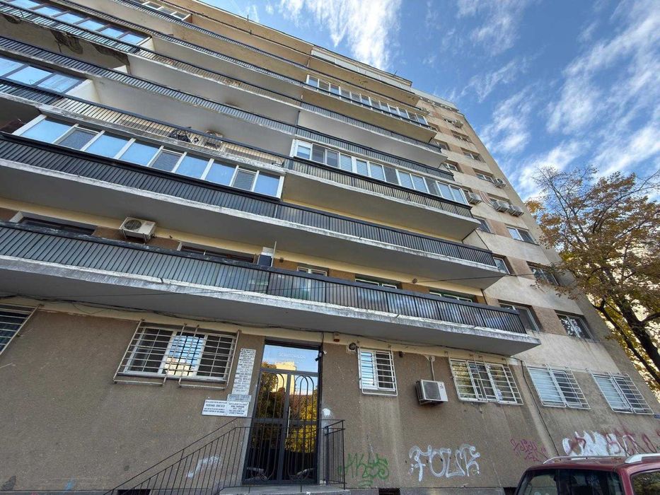 4 camere in blocul Scriitorilor, Piata Constitutiei Apolodor nr. 13-15