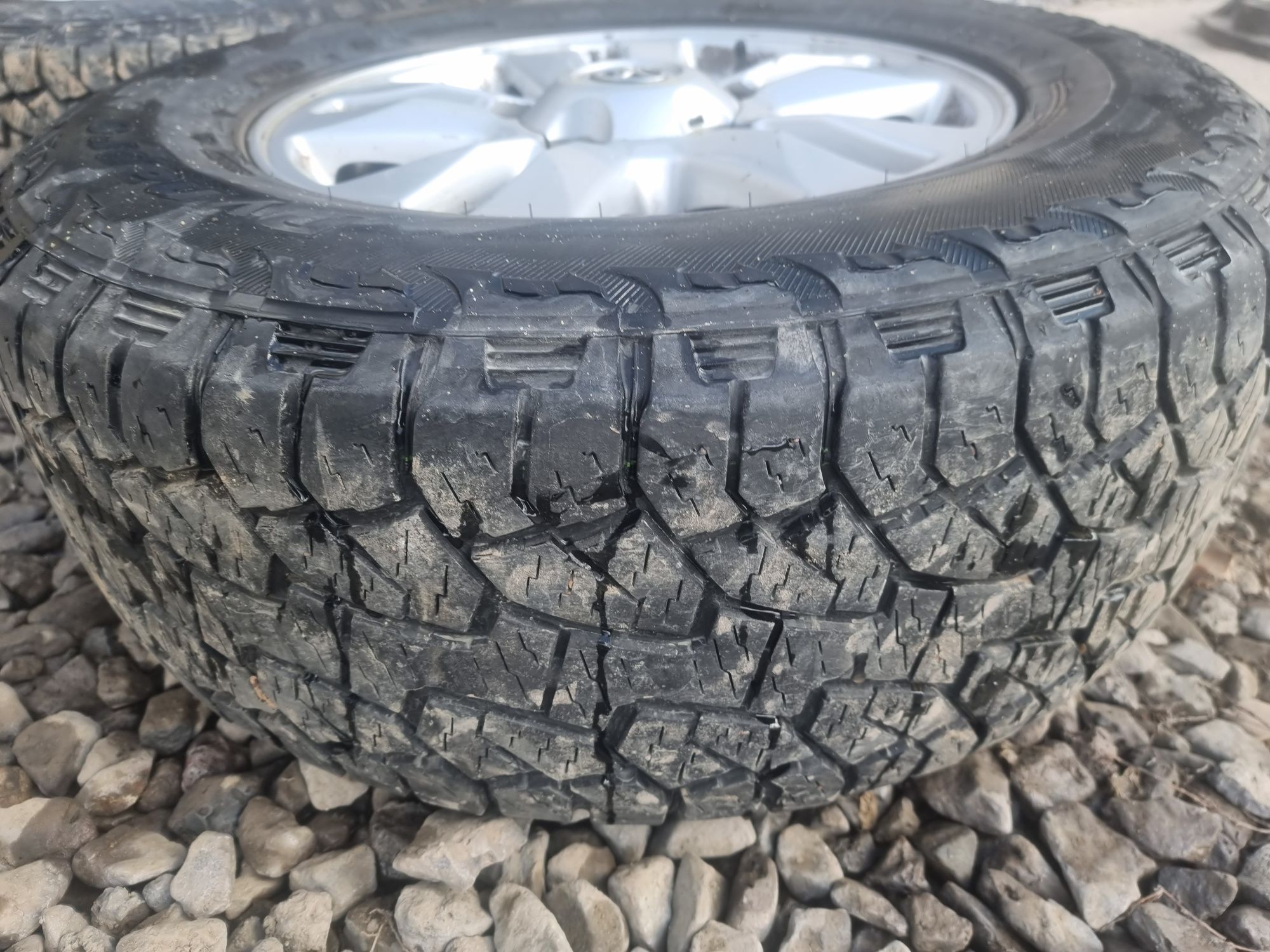 Продам резину с дисками крузак 100 200 Lx 470
