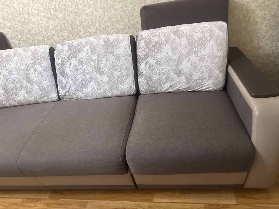 Диван в отличном состояний