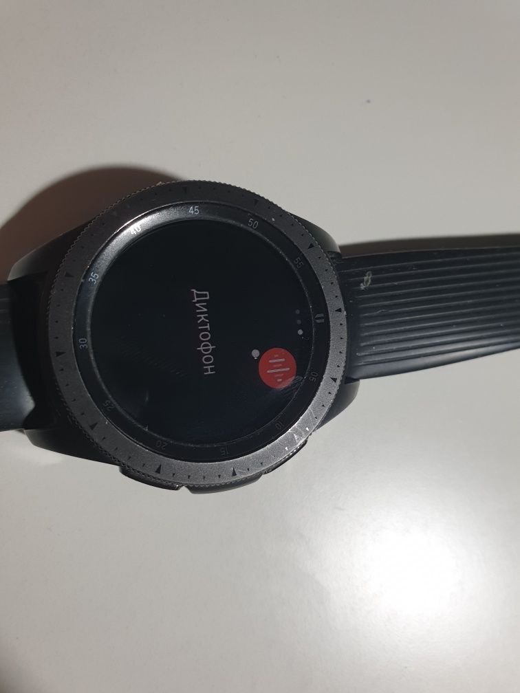 Samsung Galaxy Watch 42mm. Черный