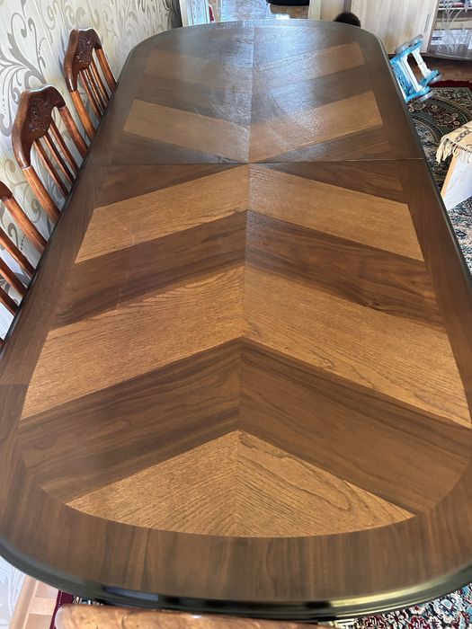 Продается стол со стульями