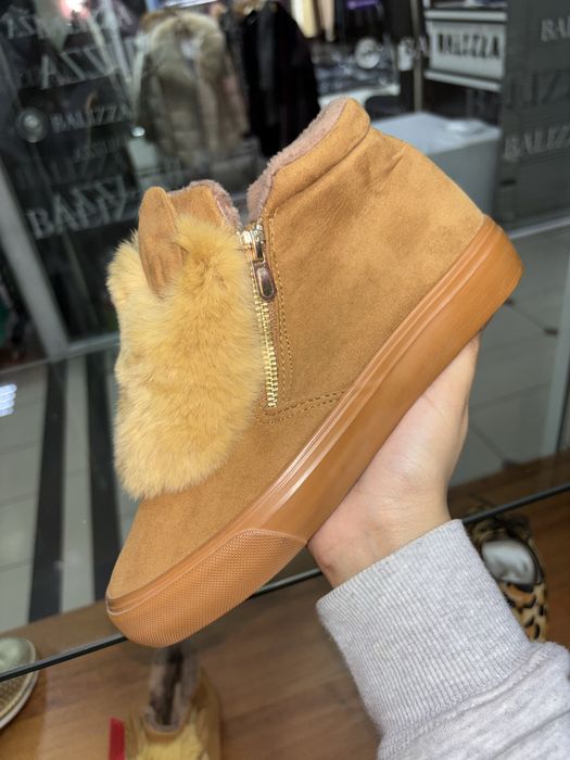 Продаются сапожки теплые с натуральным мехом