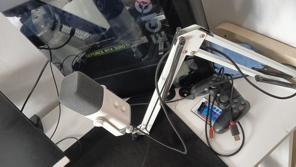 Продам микрофон fifine am8