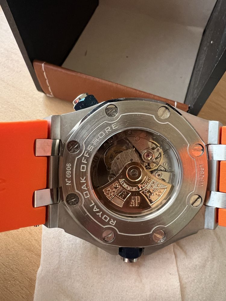 Часовник Piguet оранж