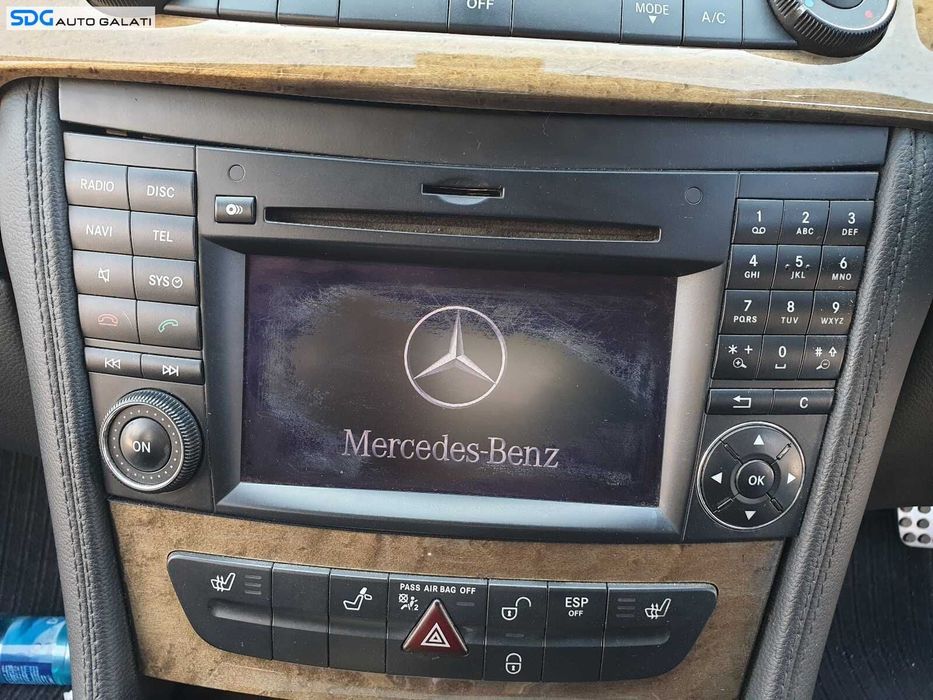 Navigatie Radio CD Player Mercedes CLS C219 W219 Facelift 2004 - 2010 [C0207]