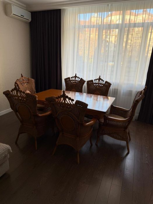 Стол и 6 стульев из ротанга