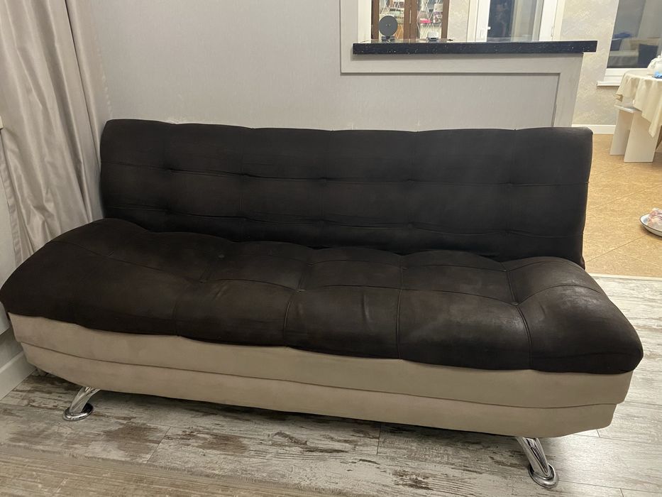 продам коричневый диван