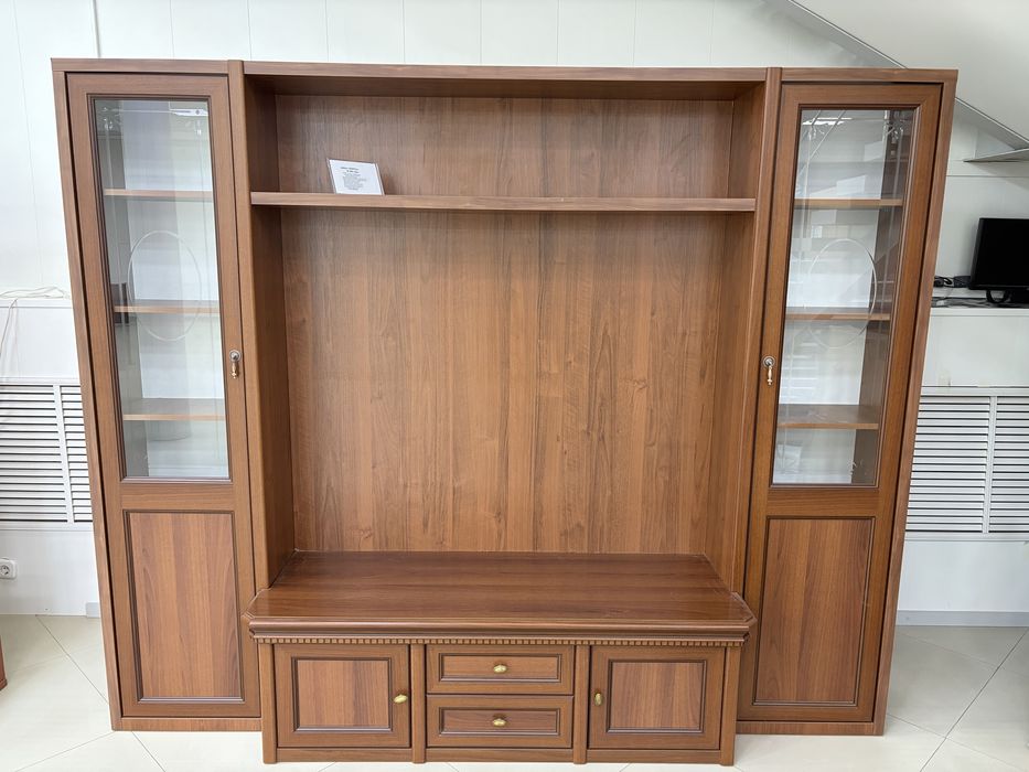 Шкаф новый с салона