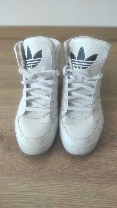 Бели кецове Adidas