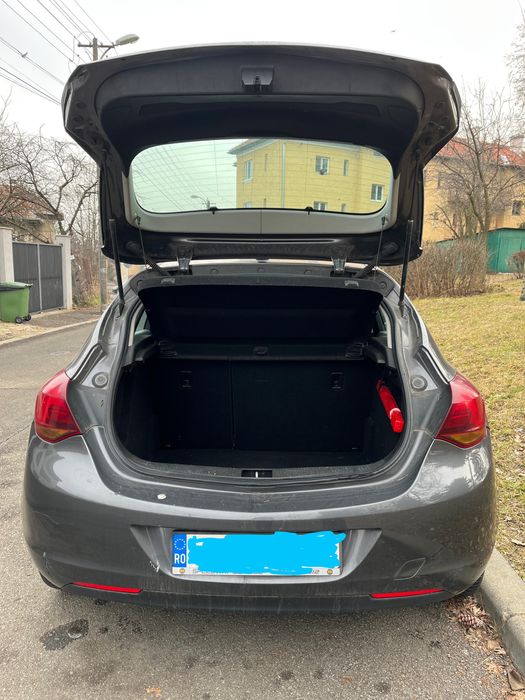 Vând Opel Astra J 2010