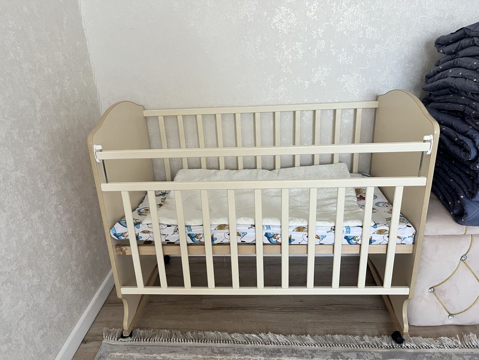 Продаю манеж новый