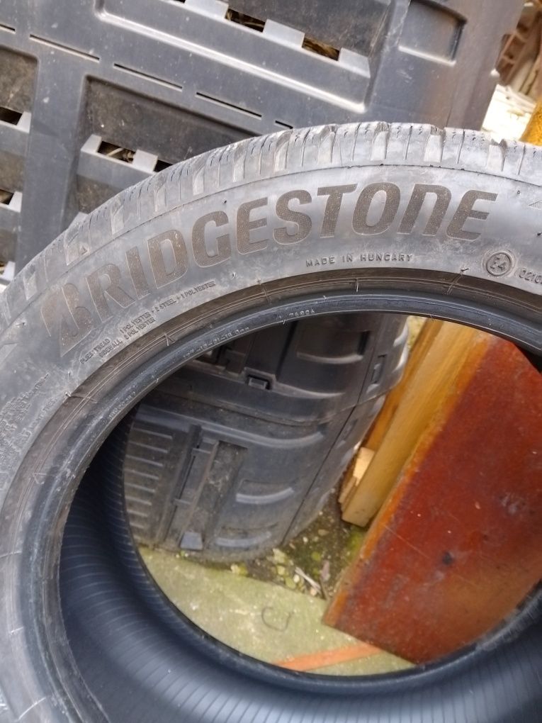 Зимни гуми 2бр. BRIDGESTONE дот.22г. 225/50/17. 7мм.грайфер.