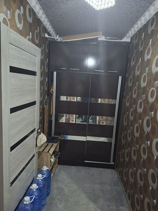 Фрунзе массив киуф ропарасида квартира сотилади