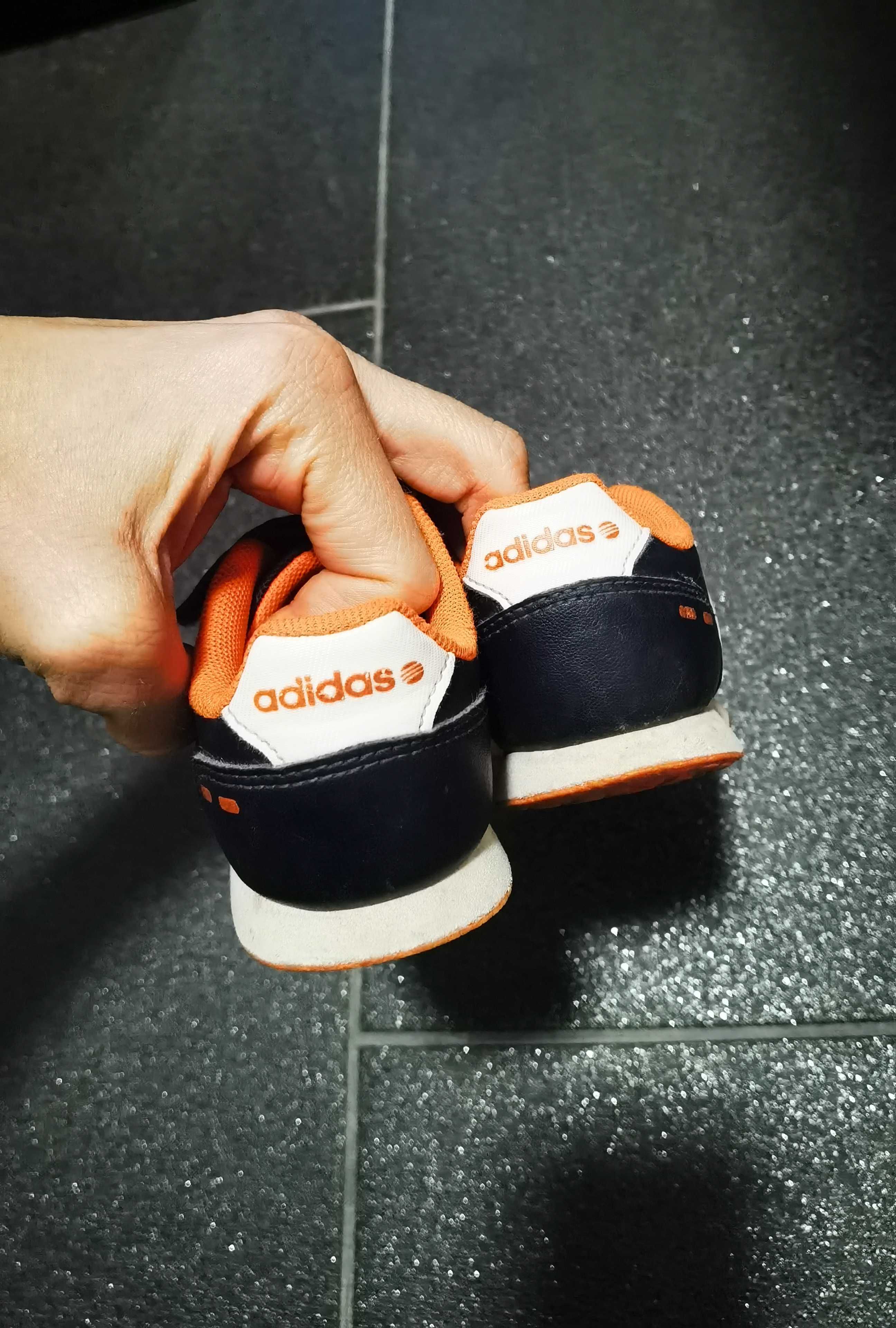 Бебешки маратонки ADIDAS унисекс