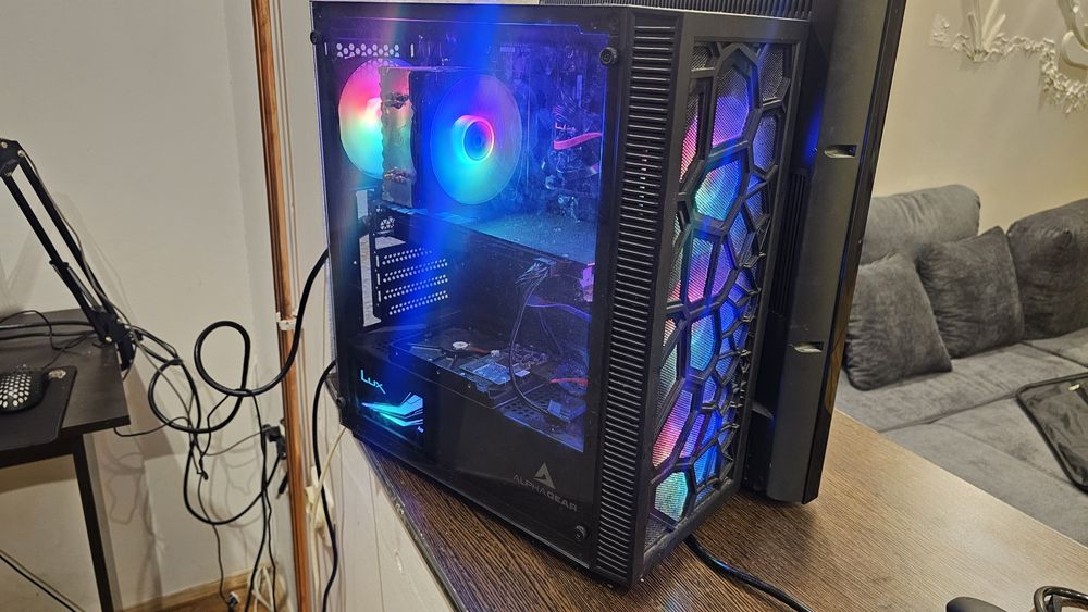 Vând pc gaiming mid/high