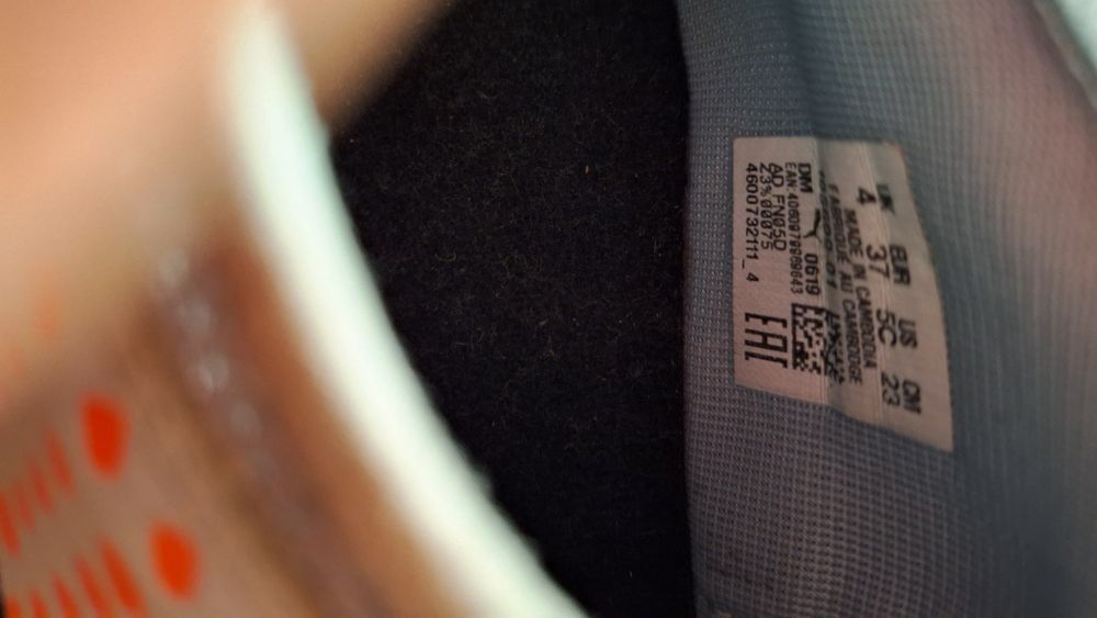 Vând ghete fotbal sala Puma copii