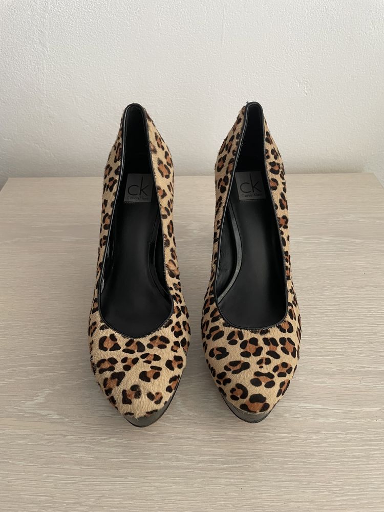 Pantofi cu toc Calvin Klein animal print 38