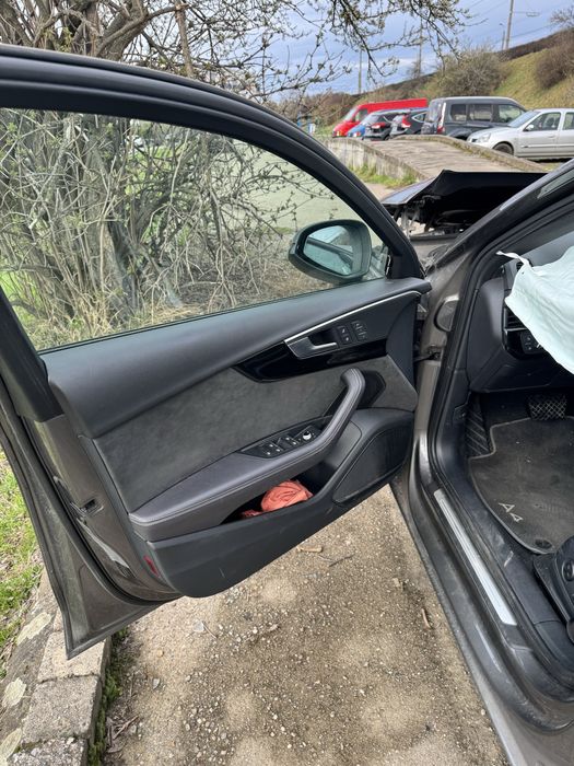 Audi A4 2021 avariat