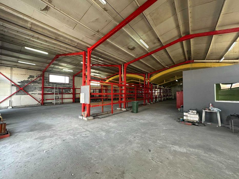 Дава се под наем Склад в Пловдив, Индустриална зона - Юг - 1500 кв.м за 2805 € - Снимка #2