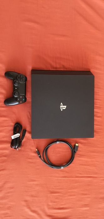 Vând Playstation 4 Pro / Ps 4 Pro