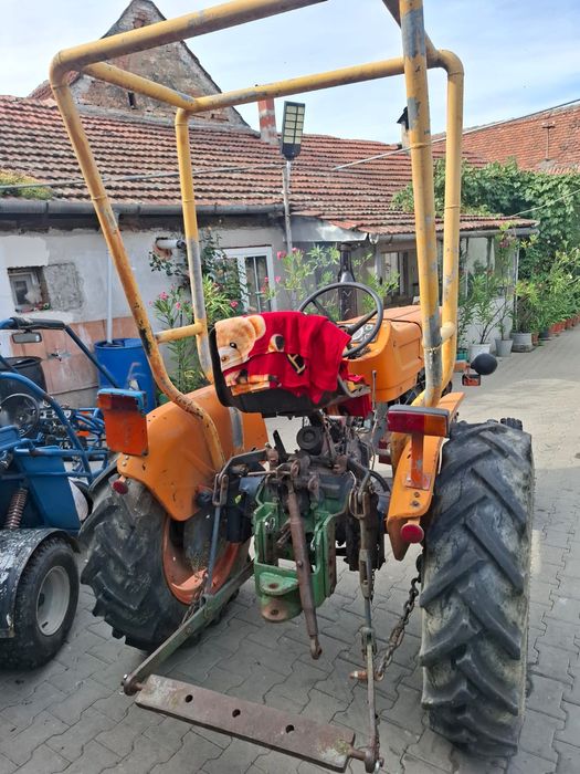 Vând tractor Fiat de 300 , fara probleme