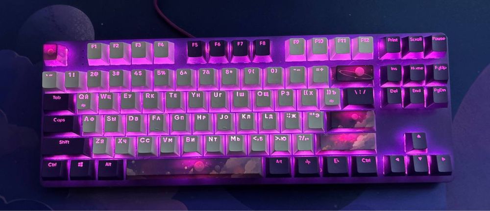 Продам игровую клавитуру red square keyrox tkl