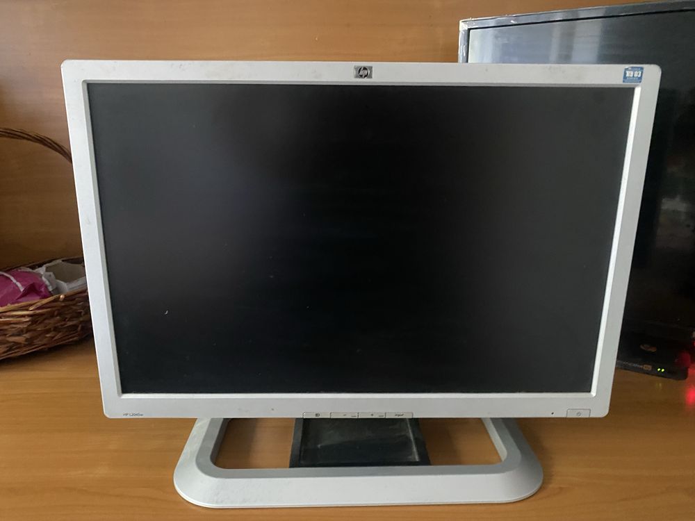 Монитор - HP L2045w - 20 inch - С КАБЕЛИ!