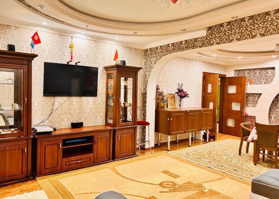 Ойбек, Госпиталка 160 м2 за 160 тысяч 5ти комнатная квартира в центре