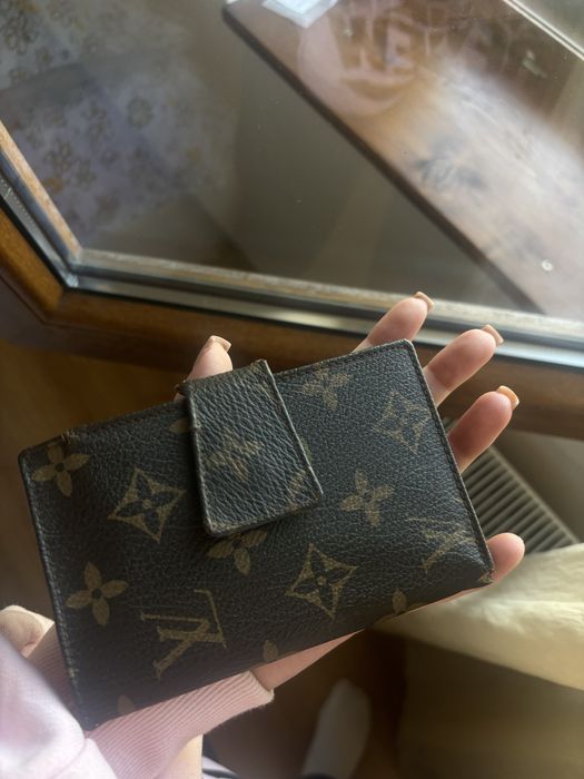 portofel maro lv in stare buna