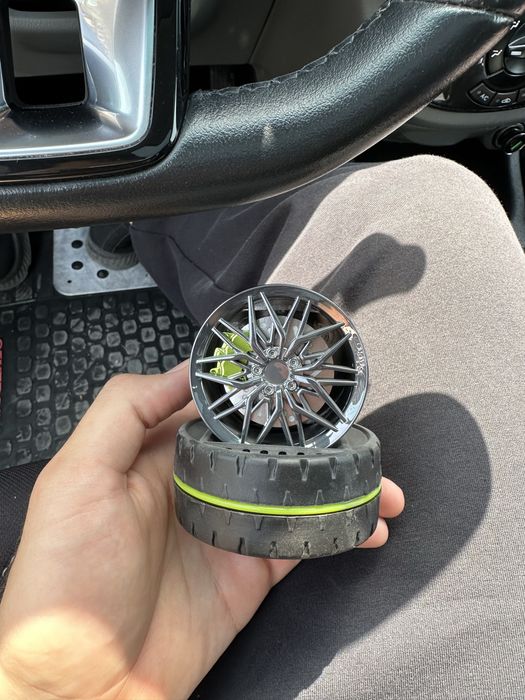 Продаются освежители воздуха в машину в виде дисков