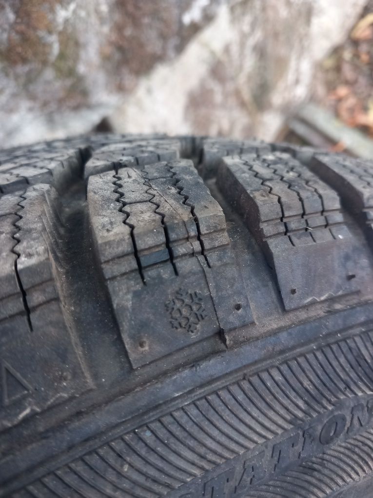 Джанти с гуми зимни 4х100 185/65 R14 Фолксваген Опел Volkswagen Opel