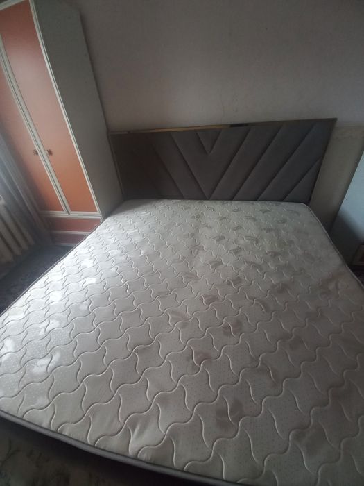 Двуспальная кровать