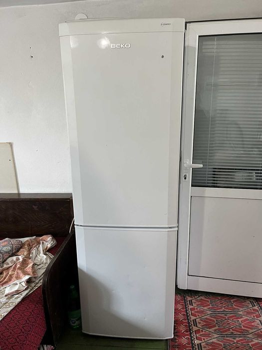Хладилник с фризер BEKO  Следи от употреба