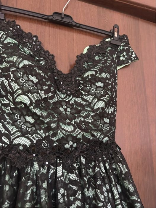 Rochie de ocazie cu corset la spate si umeril goi