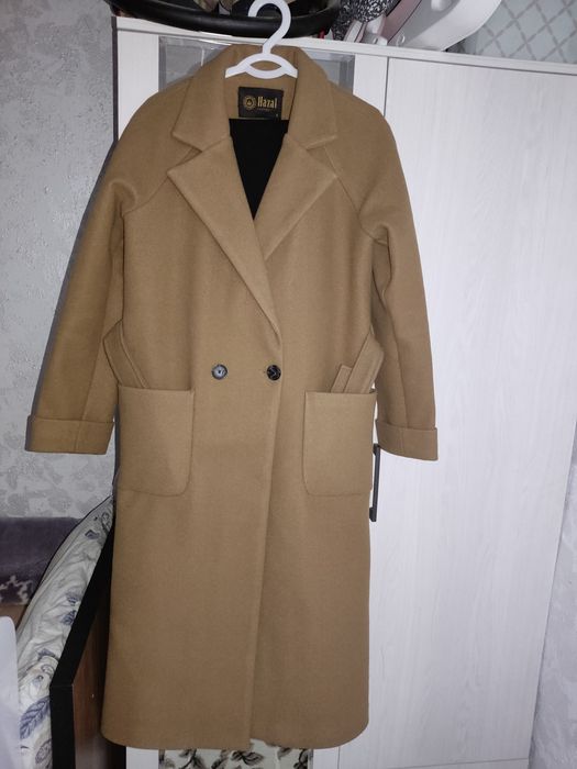 Пальто сотилади.