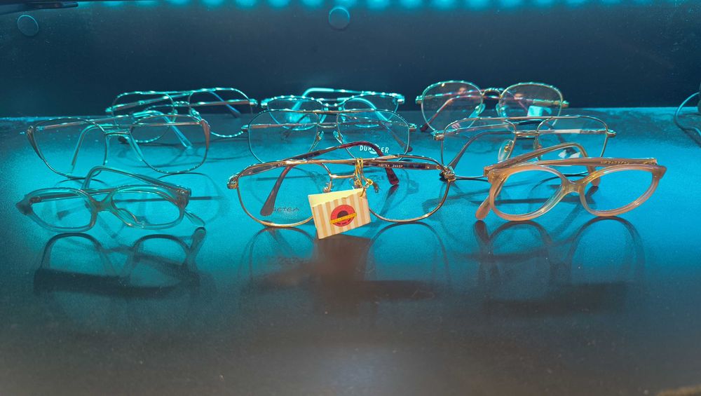 Рамки за очила + увеличителни лупи