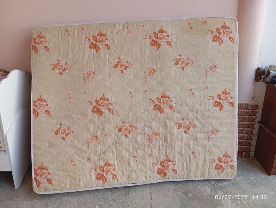 bolalar mebeli sotiladi matras xam sotiladi