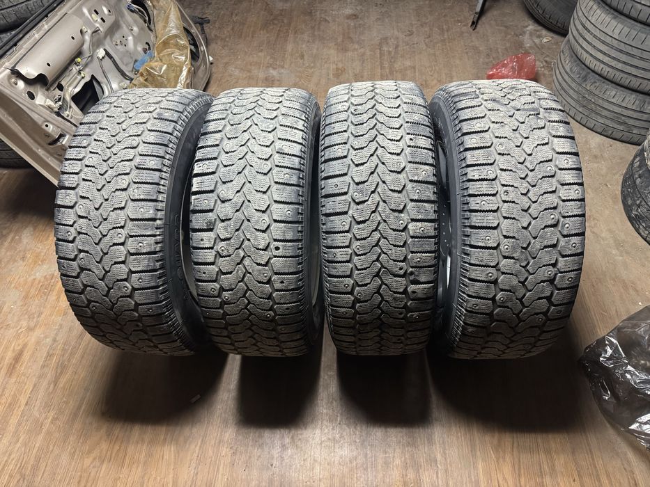 215/65 R15 комплект шипованные Yokogama