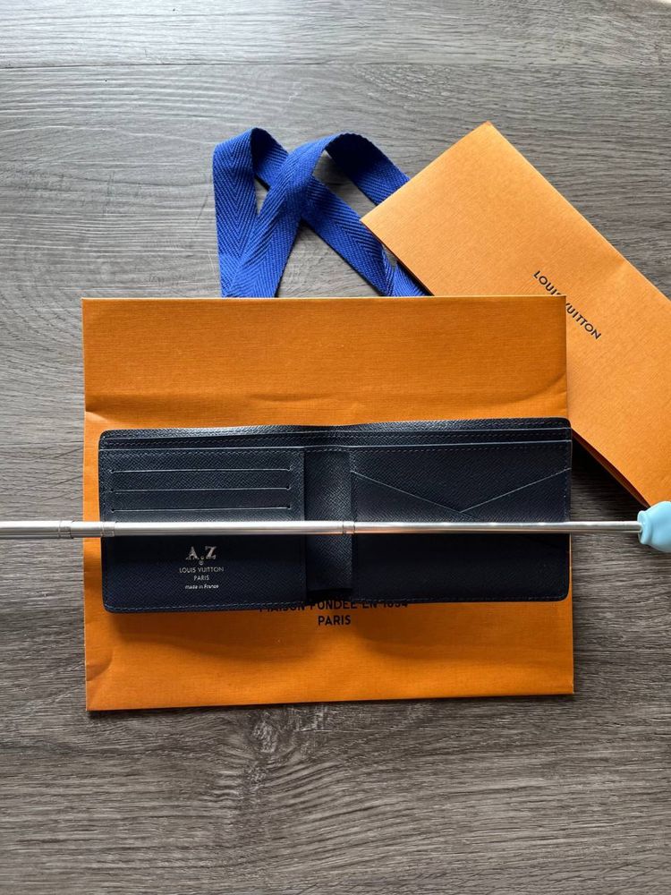 Louis Vuitton оригинал портмоне• Size: OS • Condition: 9/10