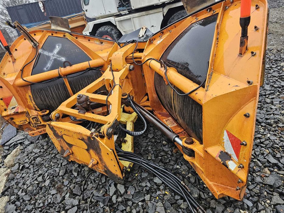 Lama deszapezire Unimog în V