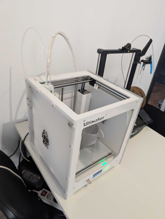 Imprimantă 3D Ultimaker 3, stare excelentă, accesorii, 3 filamente