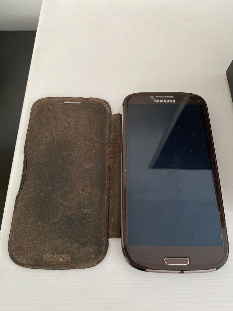 Telefon Samsung S3 (ecran impecabil, pentru piese)